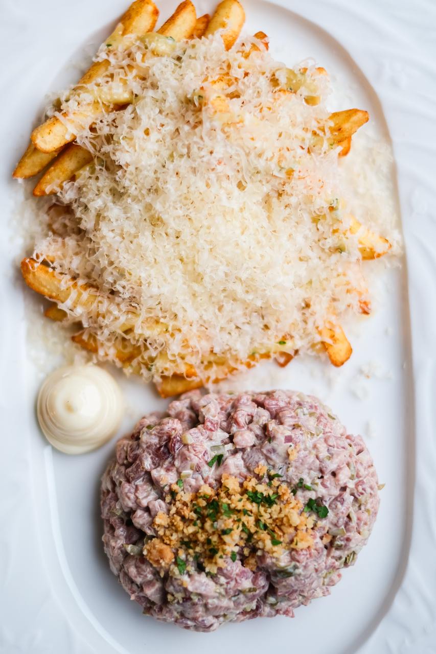 Парижский тартар/ картофель фри/ айоли<br>
