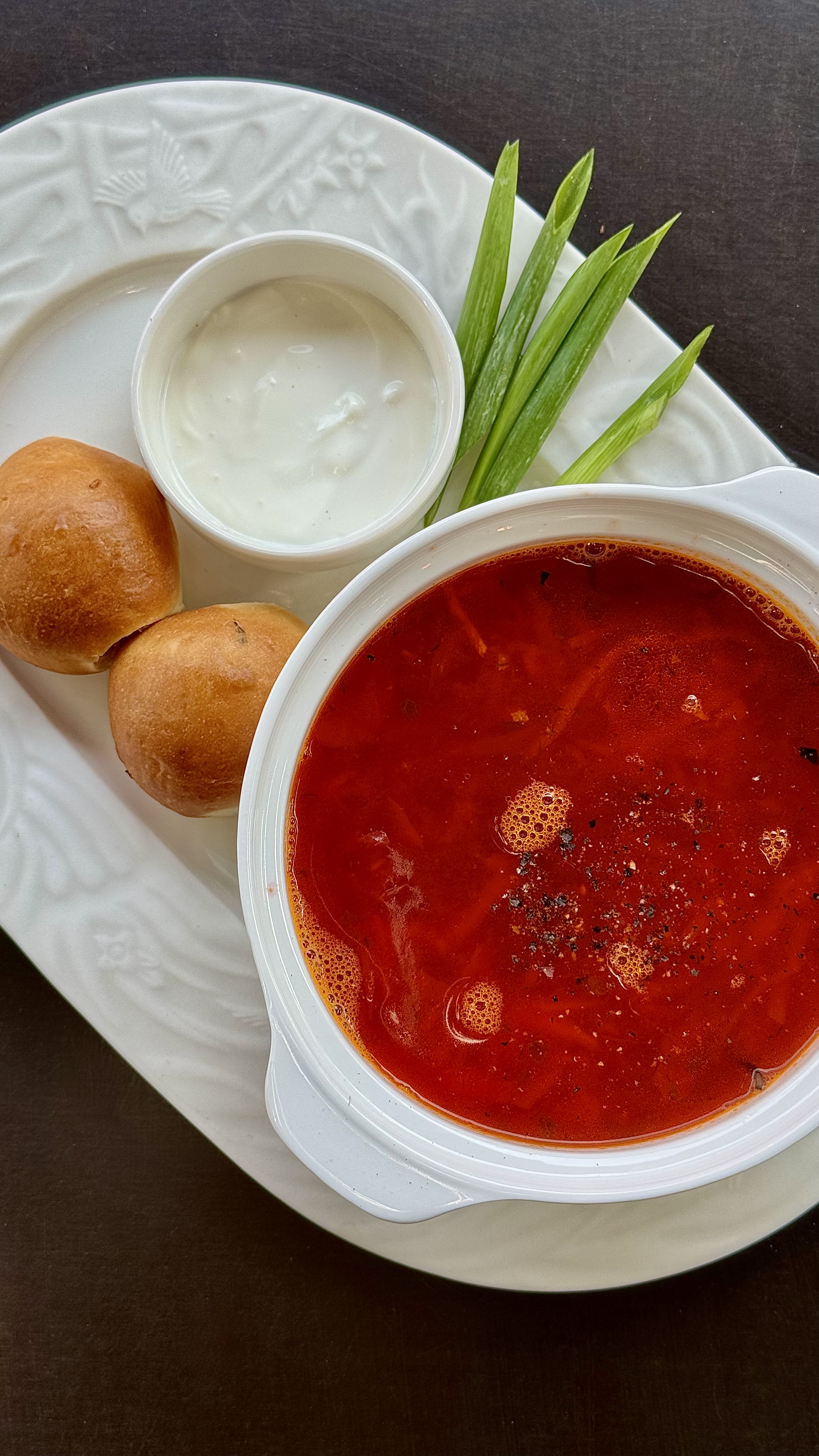 Борщ с чесночными пампушками