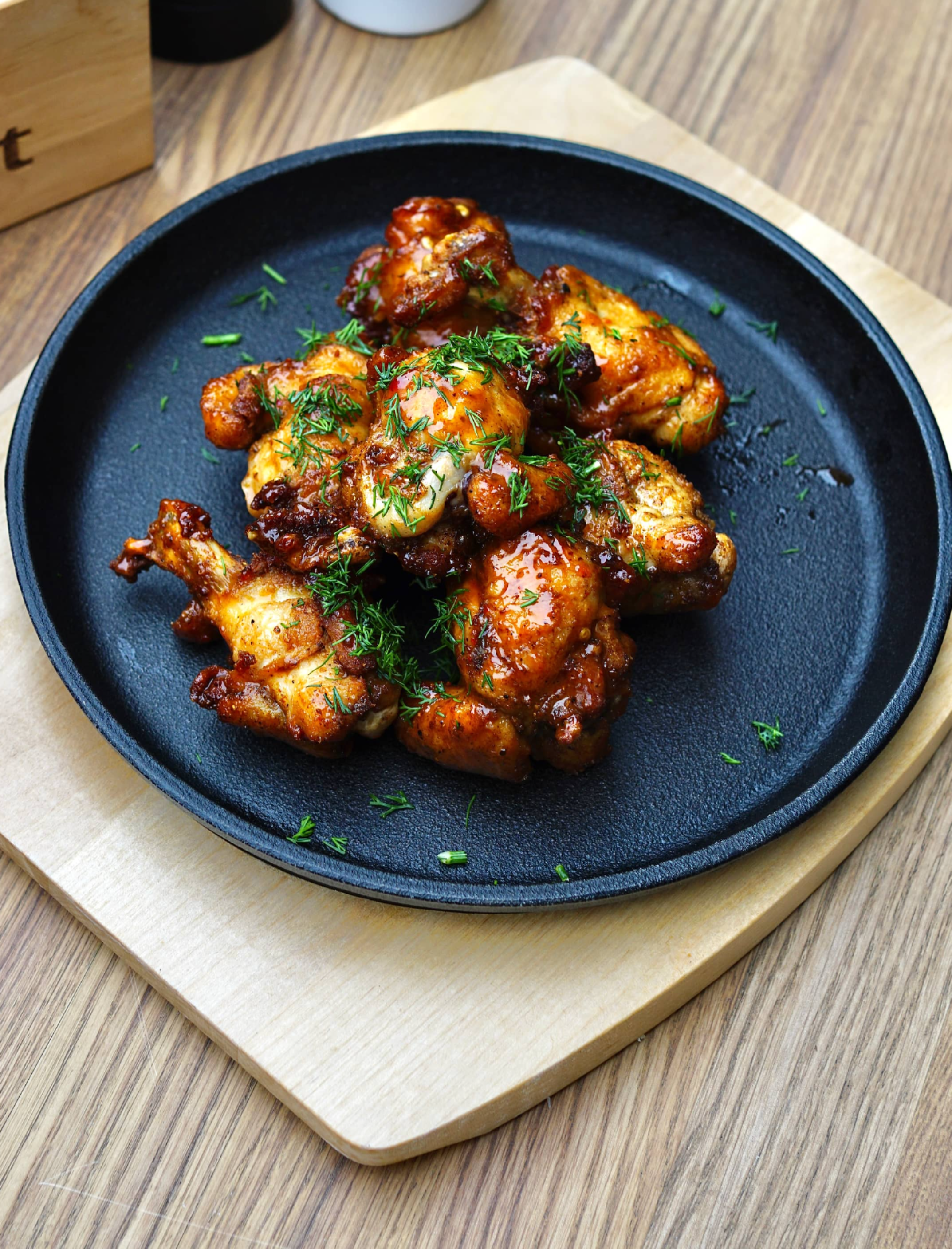 <span style="text-transform: uppercase;"><span style="font-weight: 700;">Крылышки "Лолипопс" с пряной глазурью BBQ</span></span>