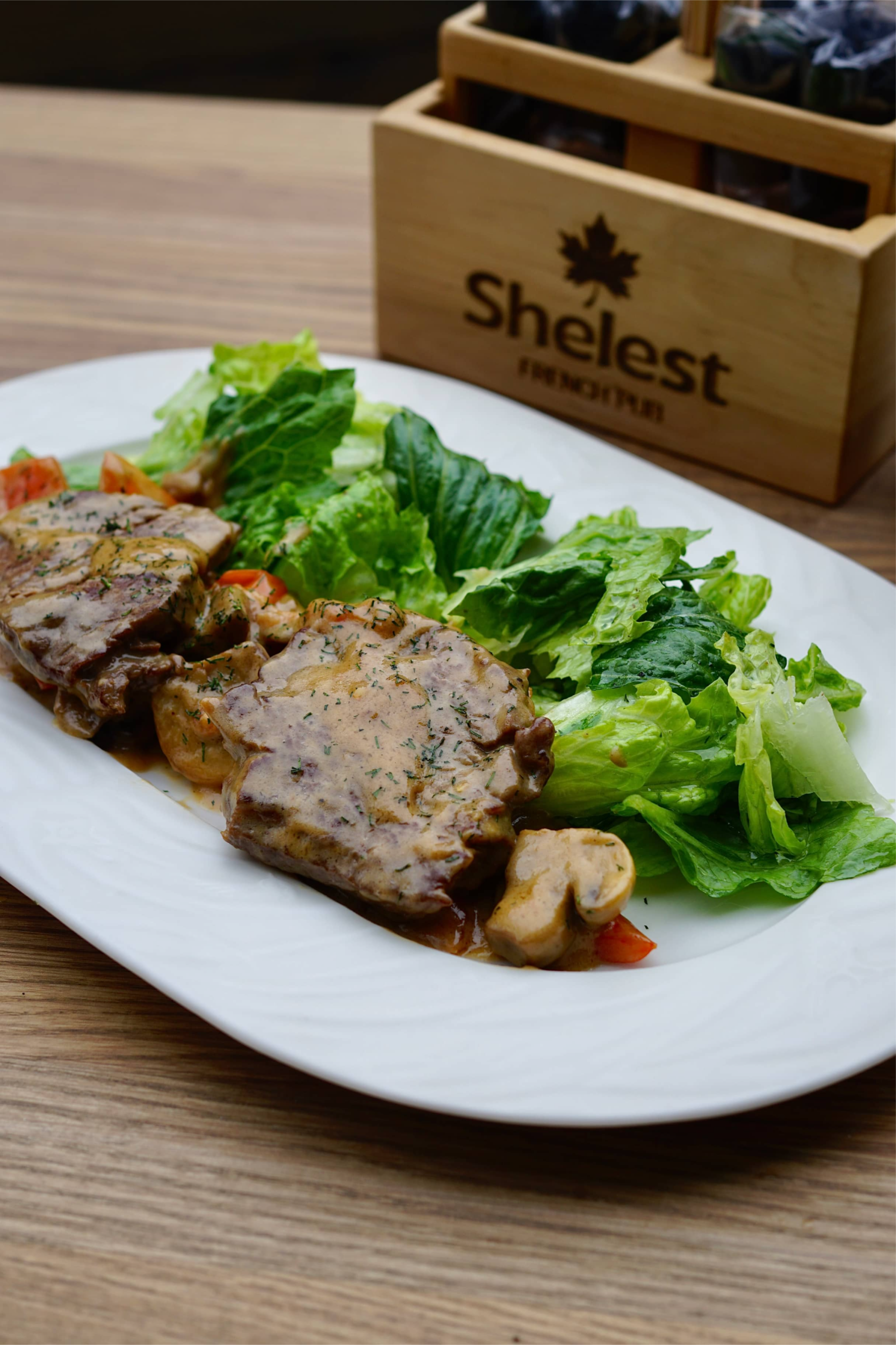 <span style="text-transform: uppercase; font-weight: 700;">Теплый салат с говядиной</span><br>